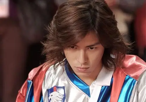 他是惹不起的黑二代,王思聪不敢碰他,向华强对他毕恭毕敬