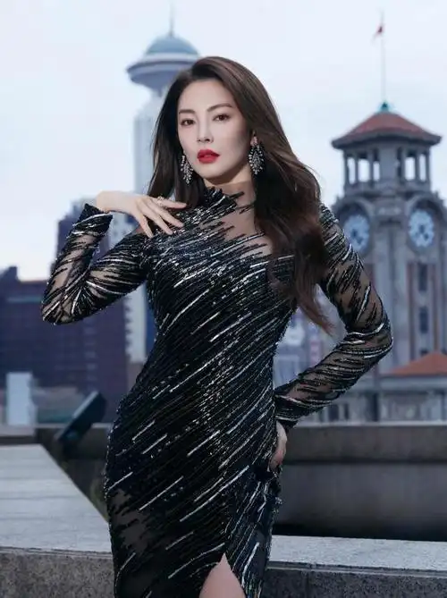 20231115张雨绮正文雨轩的百合花