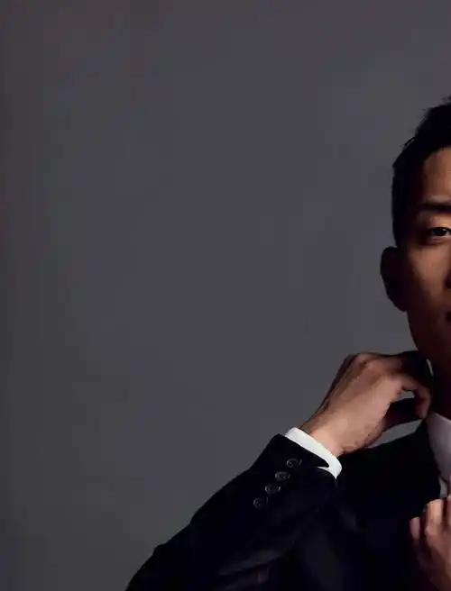 张译:7岁救了全家人,守候植物人初恋10年,妻子二婚带娃还丁克_郭娜