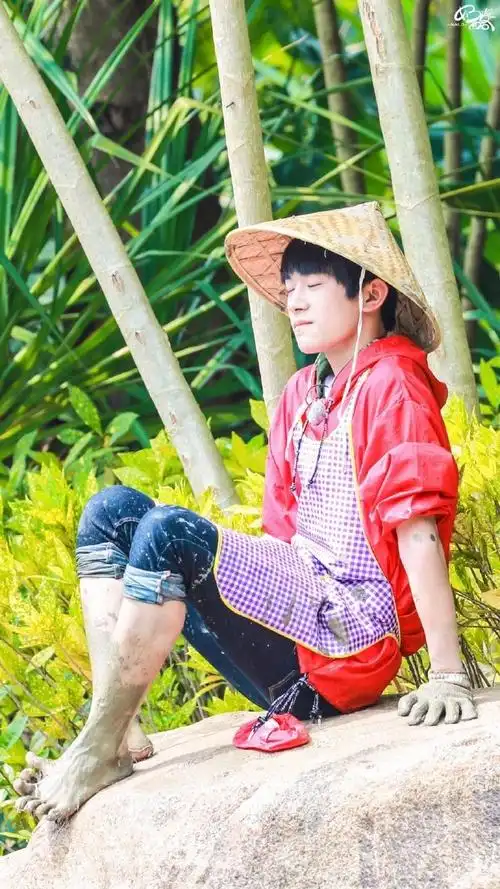 脚丫子要翘上天了宝宝@tfboys-易烊千玺#四字 易烊千玺 yyqx 四字弟弟