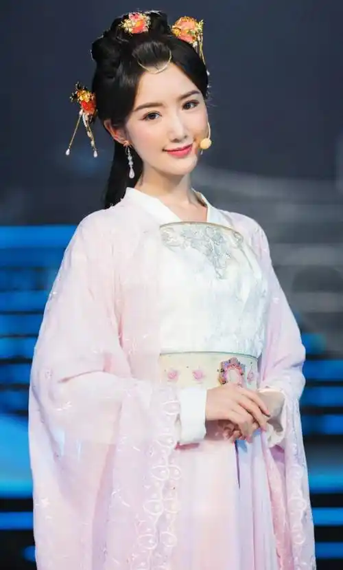 163cm的毛晓彤体重就要跌破80斤,真是瘦的让人心疼_李常茹_角色_演技