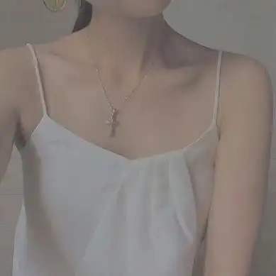 露肩头像女生图片高清超诱惑的性感露肩头像女生