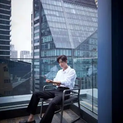 林弦超酷蓝色系爱豆肖战头像