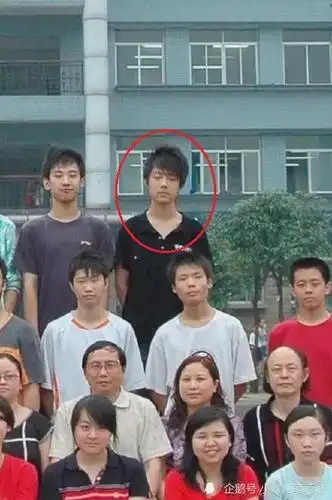 肖战旧照片曝光从童年到学生时代哪张是颜值最低值