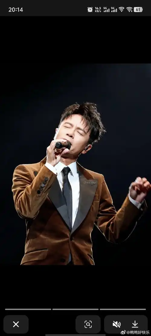 有一次主持人问李克勤:"为什么你53岁了,还这么拼?