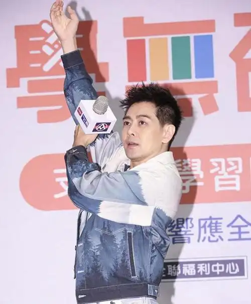 林志颖首度露出脸部伤疤,承认车祸后眼睛模糊两周,理解能力变差|小志