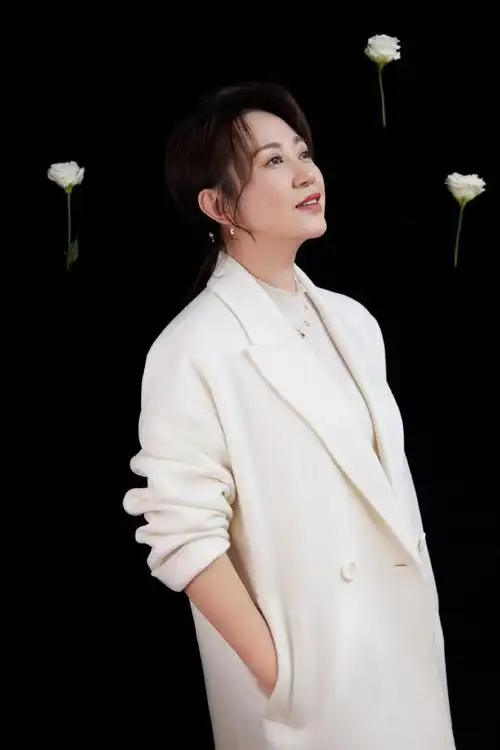 96#春晚#@演员马丽祝大家除夕快乐,年年如意,岁岁安康.7815