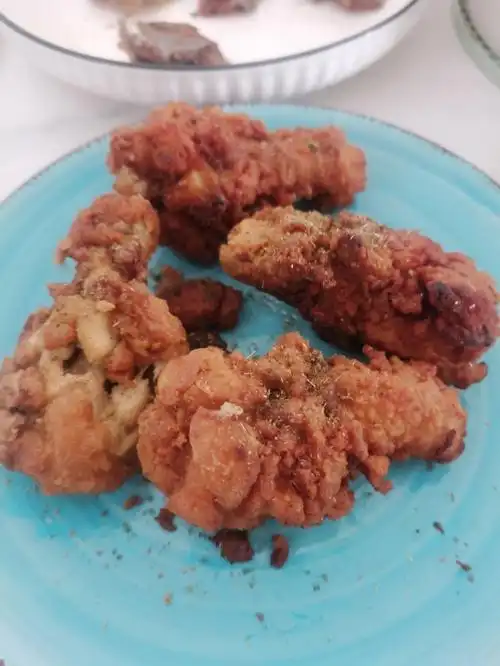 最近很想吃炸鸡腿,就自己买回来试了一下,结果太好吃啦～做法简单