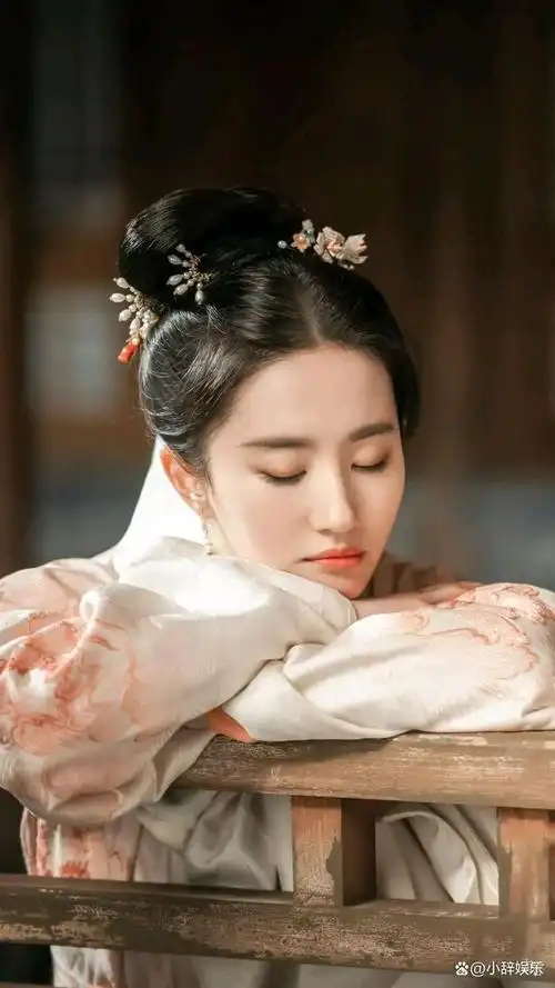 刘亦菲的古装扮相真是古色古香一颦一笑都有仙气