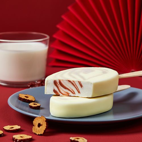 5支牛奶脆皮冰淇淋冷饮冰棍冰棍 伊利牧场红枣牛奶味雪糕 70g优惠券更