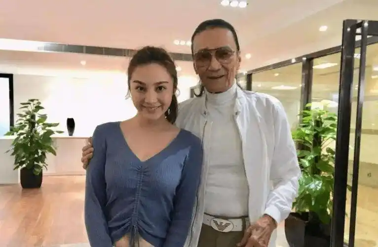 谢贤的前女友coco:恋爱12年无果,用青春换来2000万,如今怎样了_嘉玲