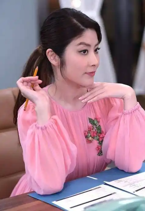 就像陈慧琳一样,据悉光是坐月子都花了400万,细想这样的月子想必很多