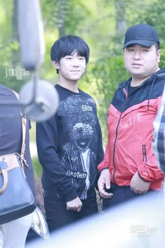 [tfboys][新闻]160425 千玺手写胖虎真名 迷妹羡慕不已