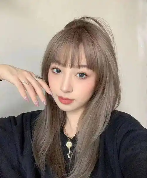 如果说奶茶发色刚刚"席卷"了去年夏天的染发趋势,烟