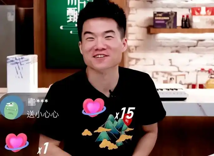 李佳琦vs董宇辉,读书和没读书的差别,立马就显现出来了_直播_成功