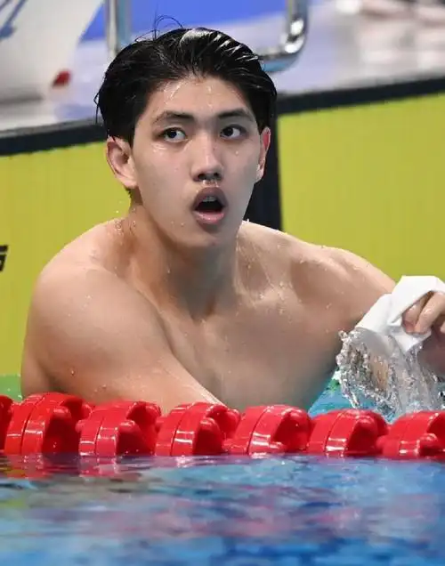 亚运会帅哥太太太多了吧游泳男团帅炸了双开门撞脸蔡徐坤要火的节奏