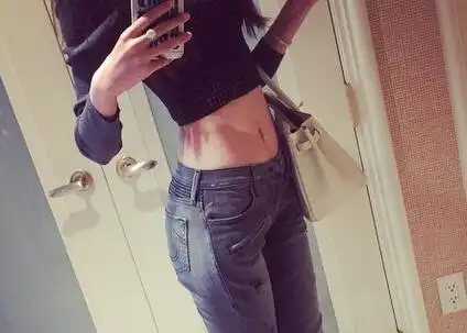 陈露自拍秀马甲线