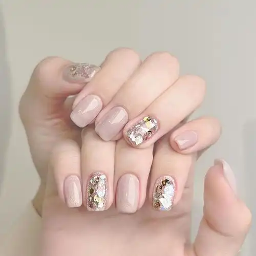 素雅亮片美甲图片