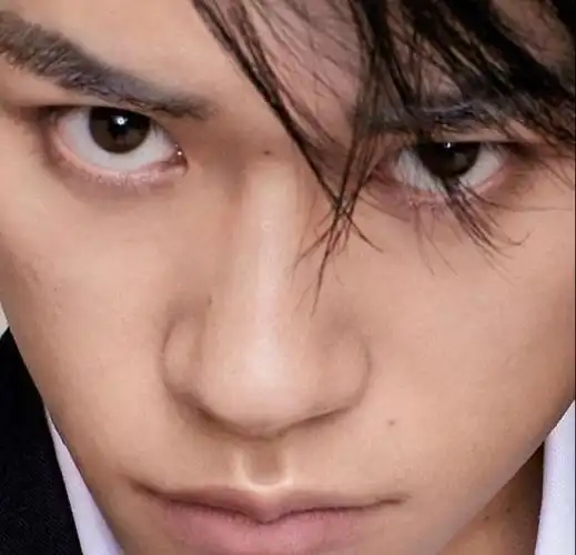 【tfboys-易烊千玺壁纸】千玺的每颗痣都长到我心坎里了