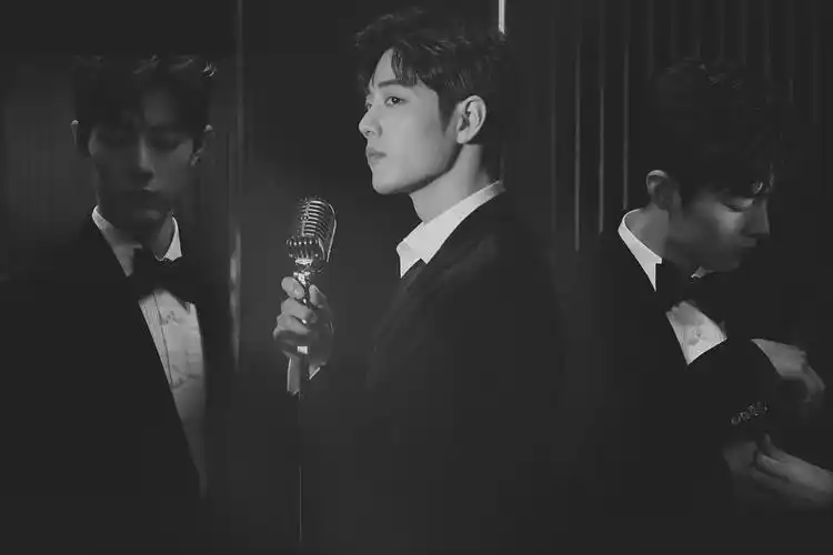 肖战黑白质感大片来啦 黑色西装白衬衫,蝴蝶结领结绅士气质