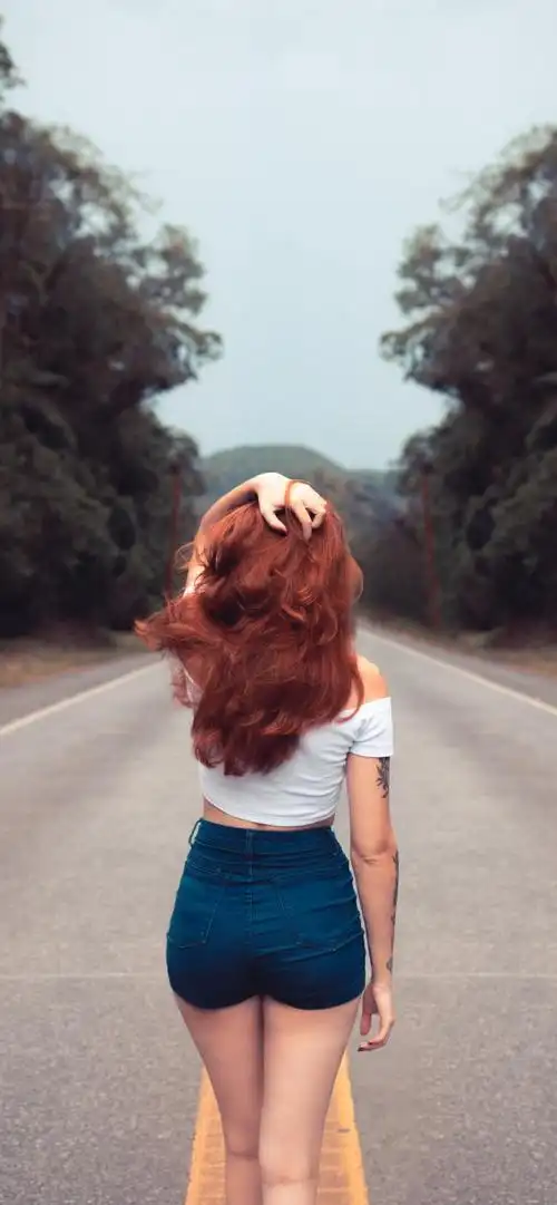 华为mate50高清美女背影壁纸