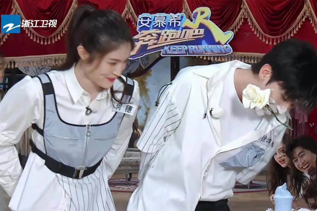 叫何穗太普通,叫超模太俗气,听到蔡徐坤称呼,私下关系一目了然