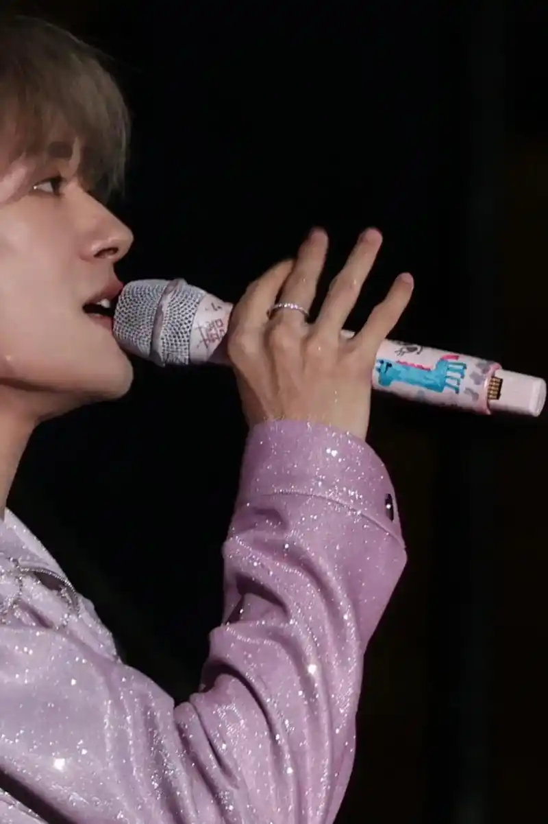 千千手手拍拍#易烊千玺 #手控 - 抖音