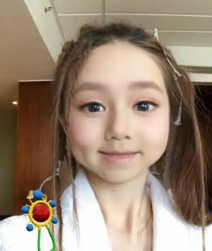 当明星玩起宝宝滤镜时,周杰伦真实,杨紫楚楚动人,热巴风华绝代