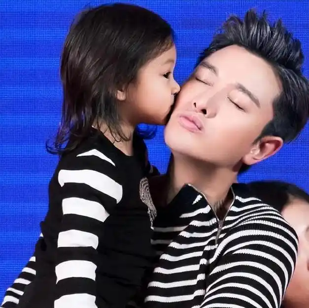 贾乃亮力挺女儿甜馨我和妈妈都是你最坚强的后盾