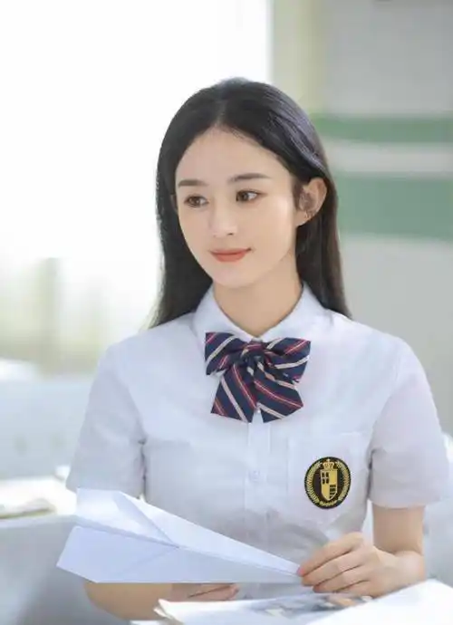 赵丽颖越来越有魅力,当她穿上"校服短裙",哪像33岁辣妈?