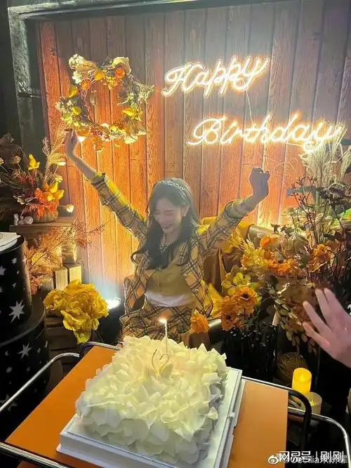 宋妍霏26岁生日大片
