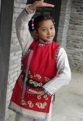 《大理公主》赴约广西 关晓彤成童年美女专业户