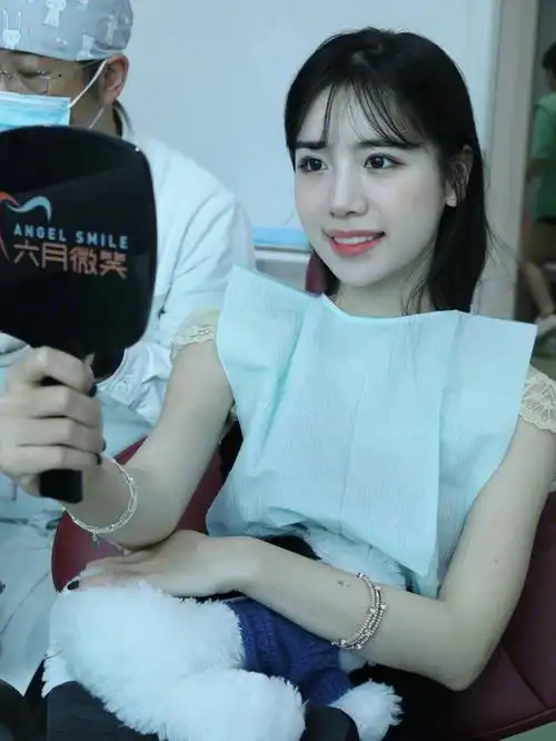 绝美维维子猜得出在干嘛吗