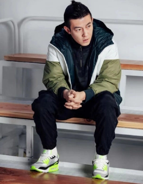 陈冠希简直就是宠妻狂魔,陪妻子穿"粉丝绸鞋",成全场焦点