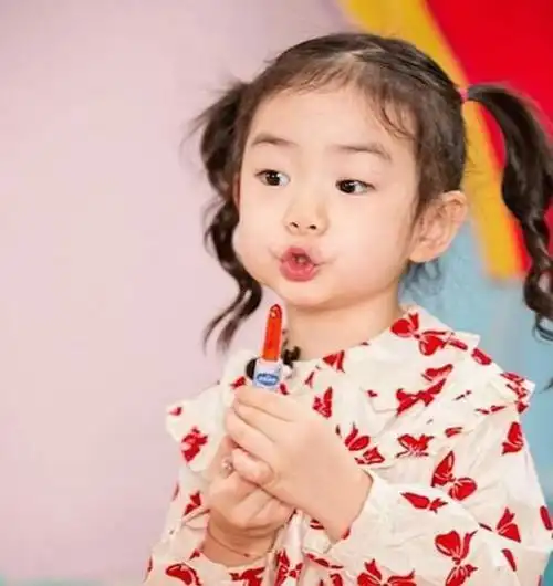 lucky和戚薇有多像?连翻白眼的表情都一模一样