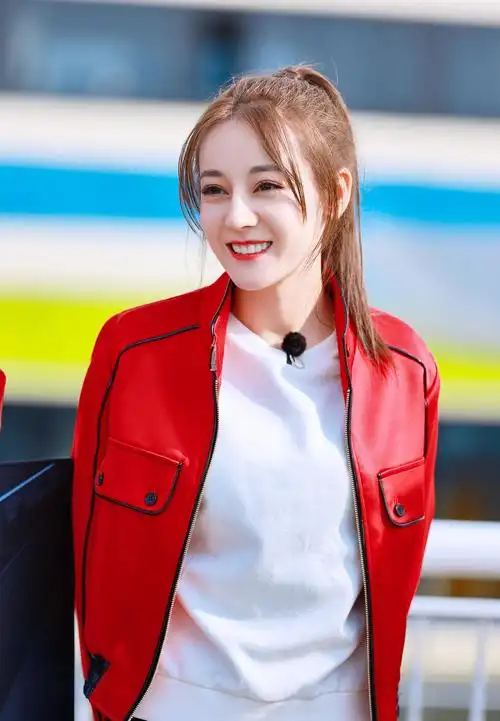 但小技巧不可不学,雷区也要尽量避免,才能让看似简单的扎马尾呈现大雅