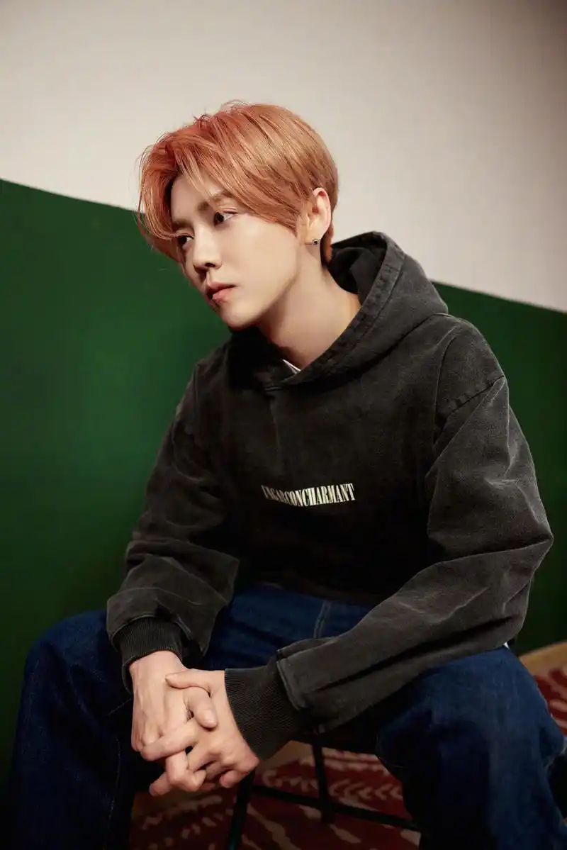 [鹿晗][新闻]210302 潮流型男鹿晗写真大片出炉 你好,u.g.c.