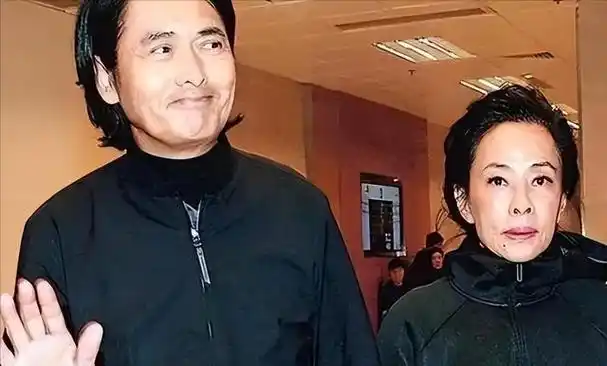 周润发香港3亿豪宅曝光高墙密布电网网友破败如农村自建房