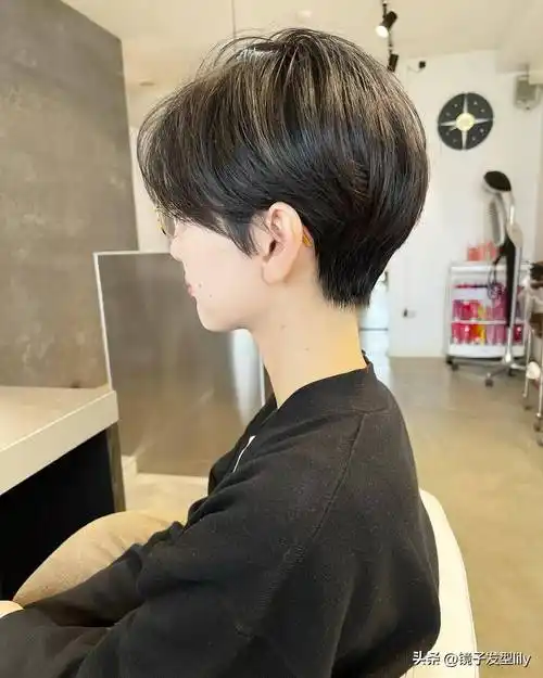 女士发型别乱剪,想美就选露耳短发,好看时尚不夸张_女性_脸部_气质