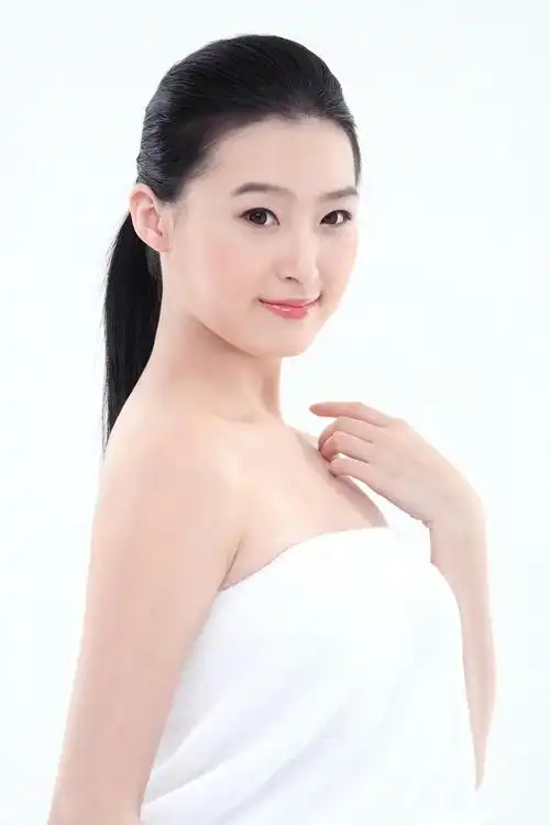 刚刚洗干净的白白嫩嫩的mm.