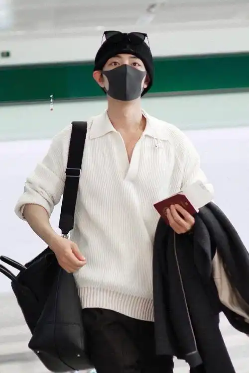 肖战评价自己看秀穿搭##肖战米兰时装周##肖战gucci品牌代言人