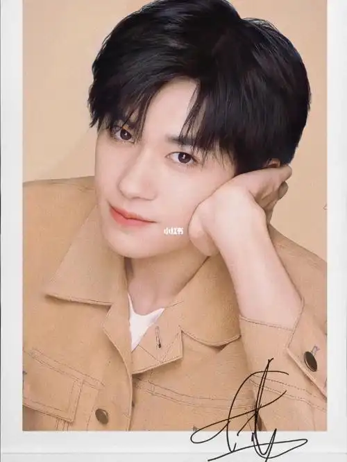 app:醒图没有亲签拍立得 那就自己做个吧#易烊千玺未来无界  #易烊