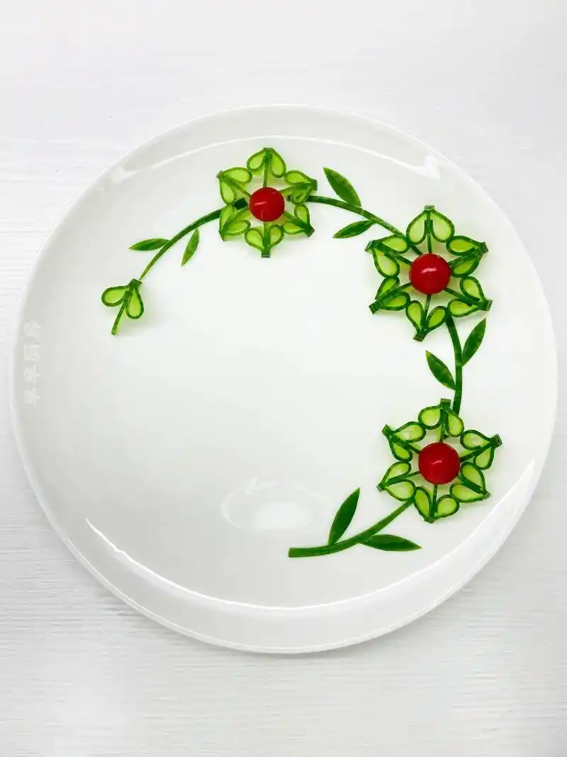 一看就会的黄瓜盘饰教程,太漂亮了!#吃出仪式感 #摆盘技巧  - 抖音