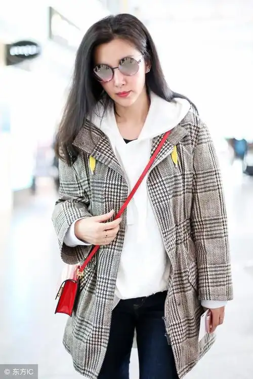 李冰冰机场精选 气质美女挡都挡不住!