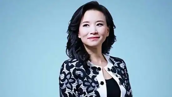 某国女间谍,前央视主持人成蕾出狱,出狱后的场景被曝,网友惊诧