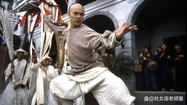 李连杰之所以年少成名跟他的颜值有很大关系,我们看到的是如今刚过六