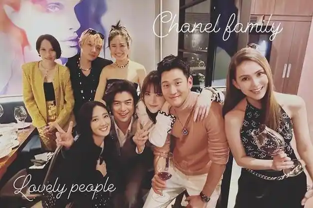 昆凌久违赴宴太用力,穿"肚兜式"上衣,打扮性感直接艳压许玮甯|衣品|吊