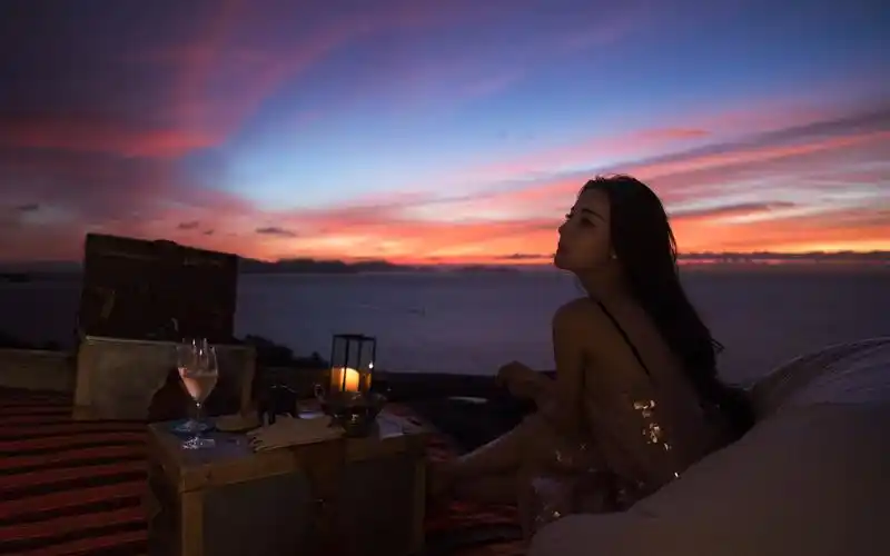 迪丽热巴慵懒居家写真高清壁纸