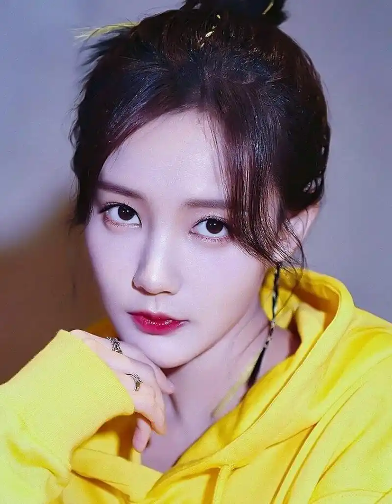 看李一桐笑的甜美可爱动人!#李一桐# #娱乐