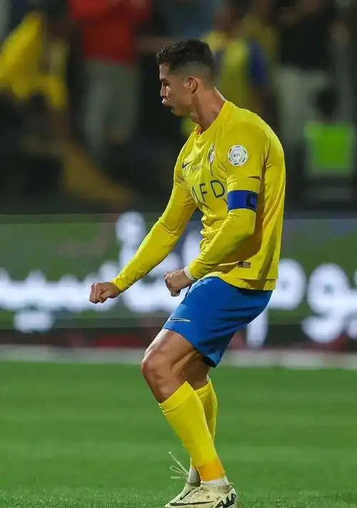 c罗回应球迷喊梅西不雅动作掀起众议官方将展开调查